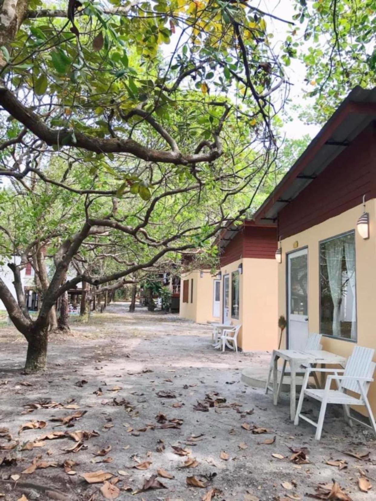 Lucky Resort Koh Phayam Exteriör bild