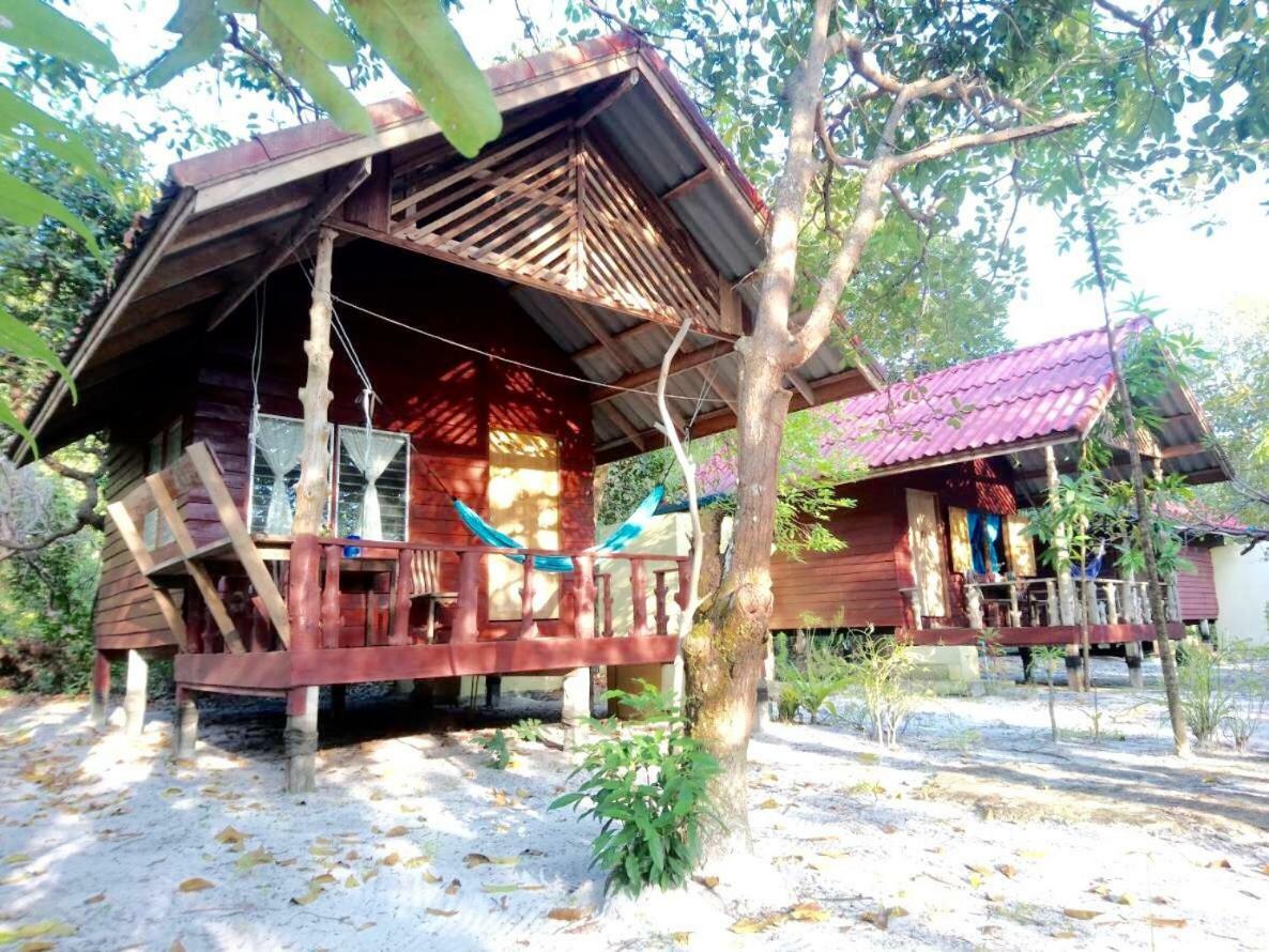Lucky Resort Koh Phayam Exteriör bild